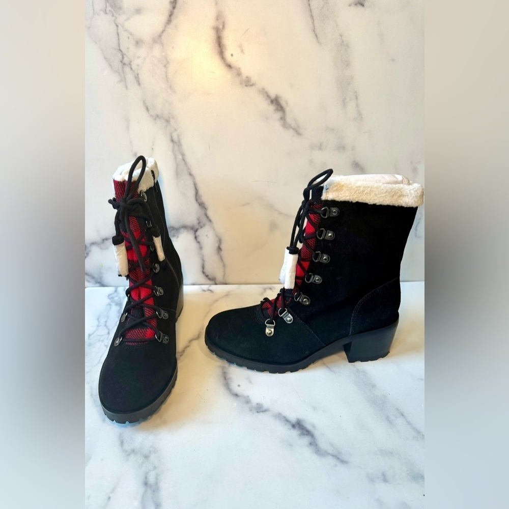 NEW Aerosoles Suede Lace-Up Boots w/ Shearling – Size 7.5